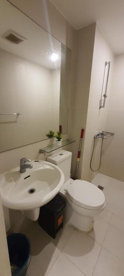 Jn Condotel The Azure Urban Resort Residences Paranaque City Bagian luar foto