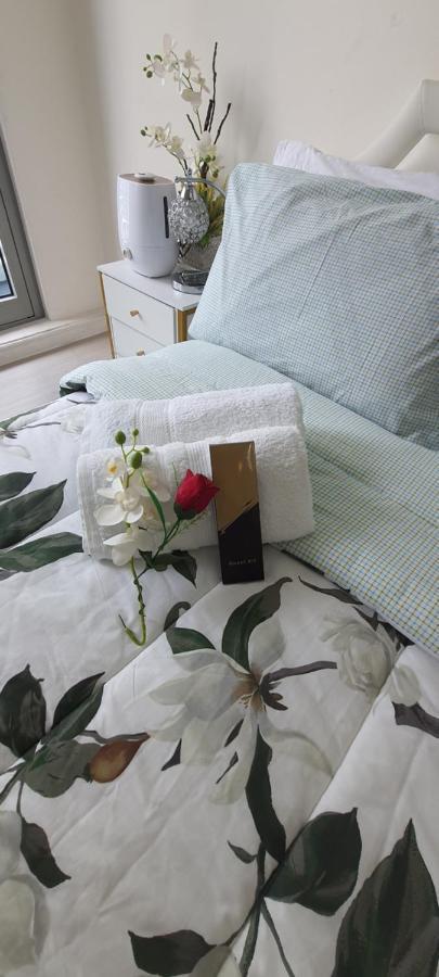 Jn Condotel The Azure Urban Resort Residences Paranaque City Bagian luar foto